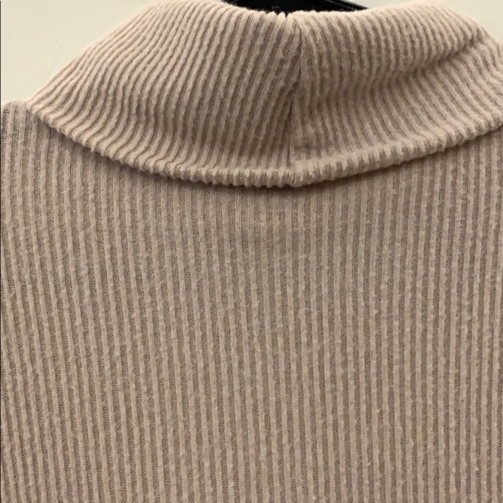 AE Turtleneck Sweater - Picture 5 of 5